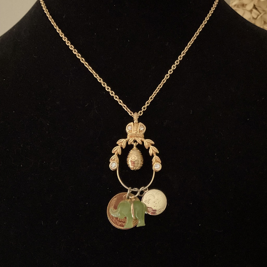 78 Joan Rivers Charm Necklace 60$